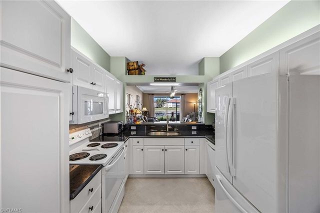 280 Robin Hood CIR # 102, Naples, FL 34104