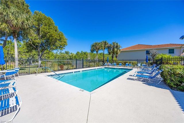 280 Robin Hood CIR # 102, Naples, FL 34104
