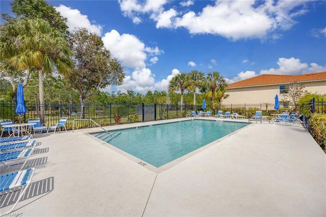 280 Robin Hood CIR # 102, Naples, FL 34104