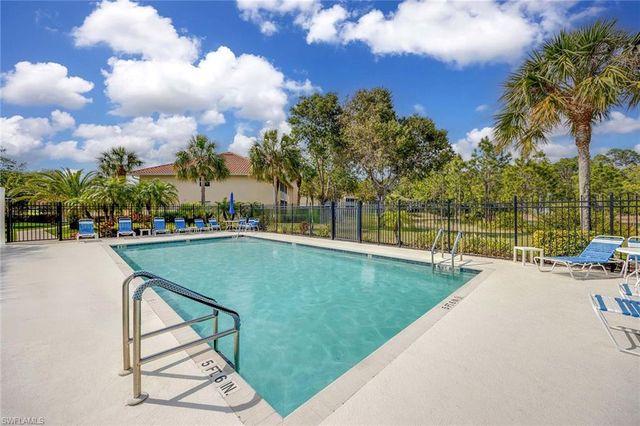 280 Robin Hood CIR # 102, Naples, FL 34104