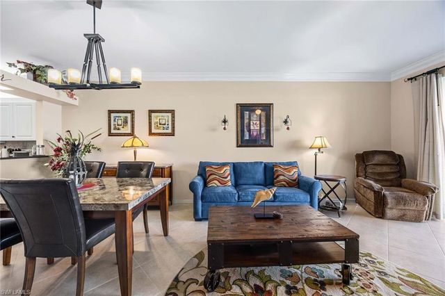 280 Robin Hood CIR # 102, Naples, FL 34104