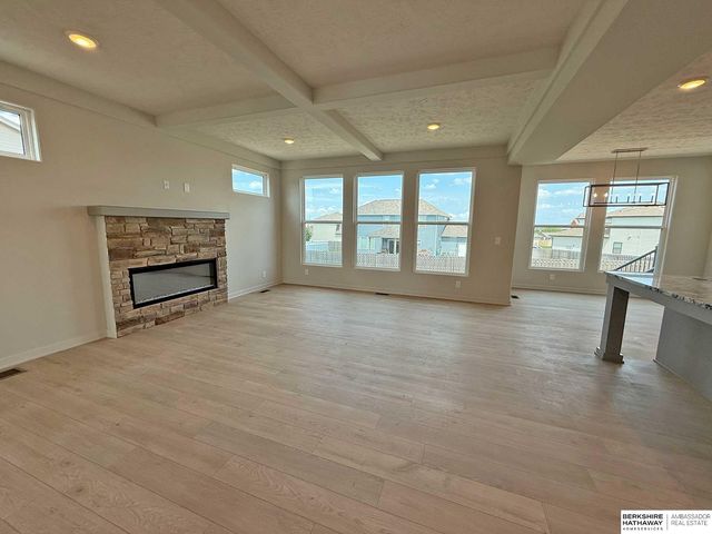 11016 Bearcreek Drive, Papillion, NE 68046