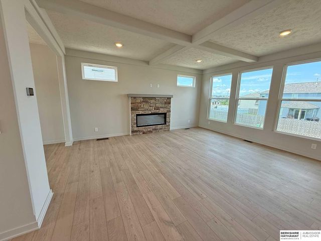 11016 Bearcreek Drive, Papillion, NE 68046