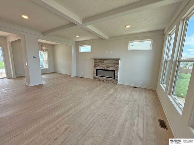 11016 Bearcreek Drive, Papillion, NE 68046