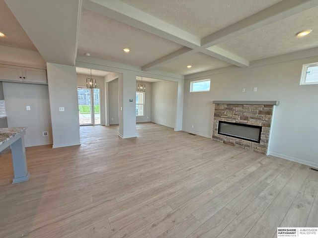 11016 Bearcreek Drive, Papillion, NE 68046