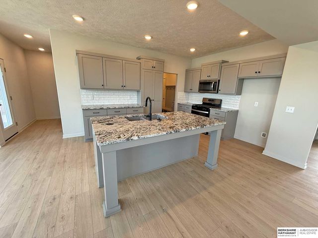 11016 Bearcreek Drive, Papillion, NE 68046