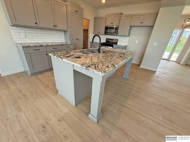 11016 Bearcreek Drive, Papillion, NE 68046