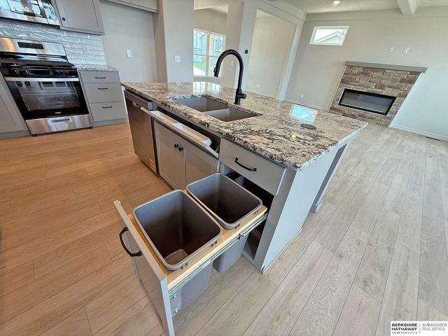 11016 Bearcreek Drive, Papillion, NE 68046