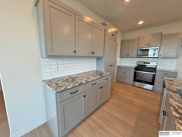 11016 Bearcreek Drive, Papillion, NE 68046