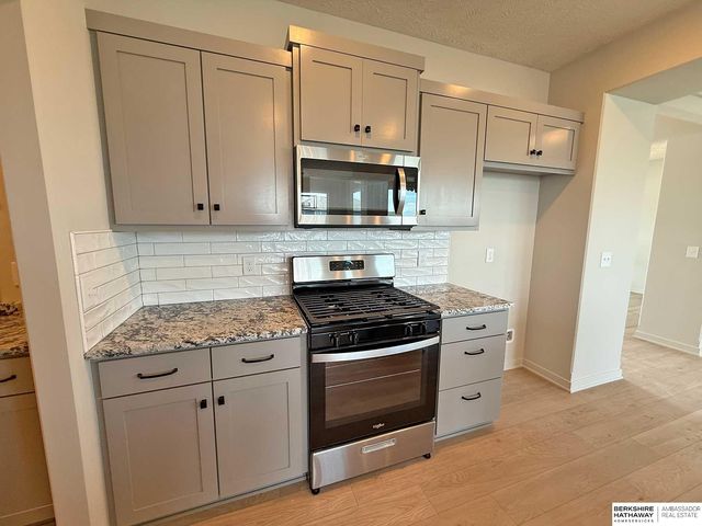 11016 Bearcreek Drive, Papillion, NE 68046