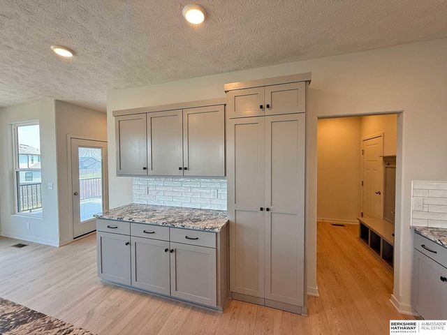 11016 Bearcreek Drive, Papillion, NE 68046