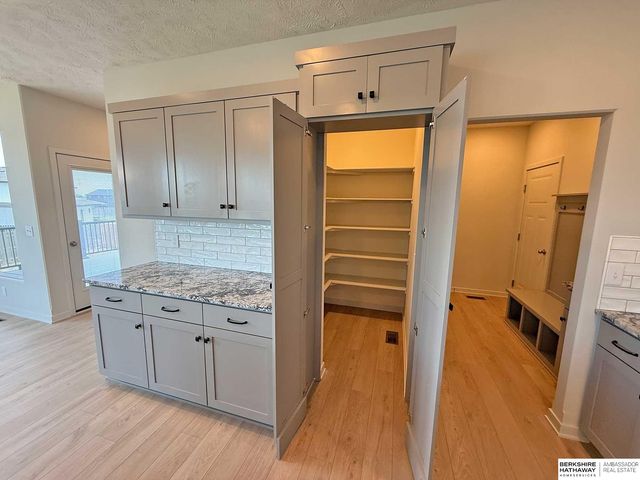 11016 Bearcreek Drive, Papillion, NE 68046