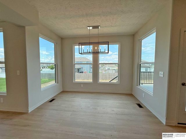 11016 Bearcreek Drive, Papillion, NE 68046
