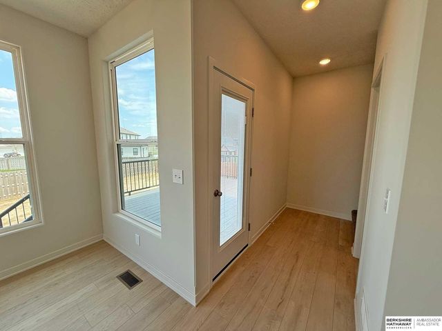 11016 Bearcreek Drive, Papillion, NE 68046