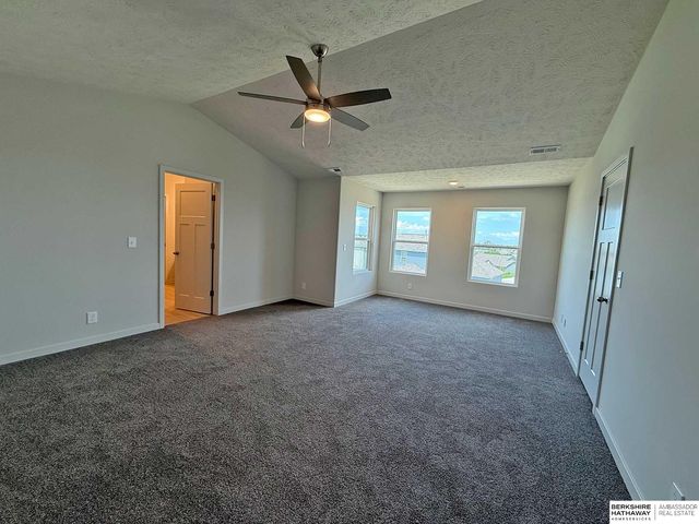 11016 Bearcreek Drive, Papillion, NE 68046