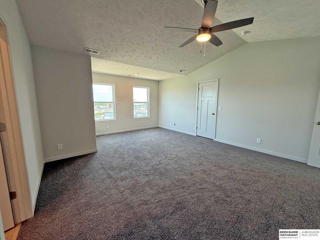 11016 Bearcreek Drive, Papillion, NE 68046