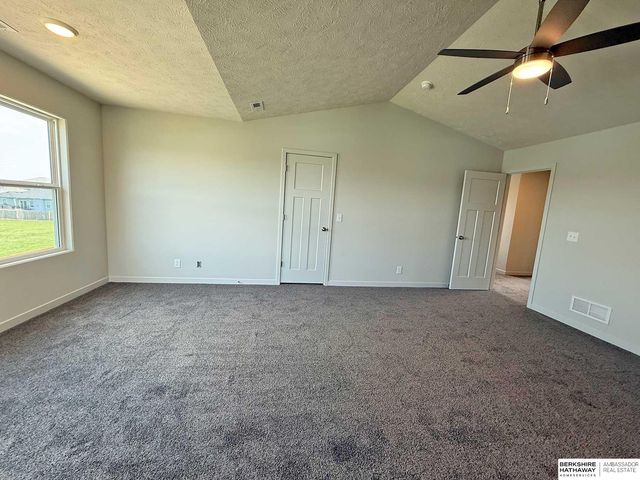 11016 Bearcreek Drive, Papillion, NE 68046