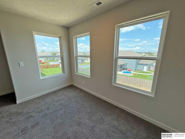 11016 Bearcreek Drive, Papillion, NE 68046
