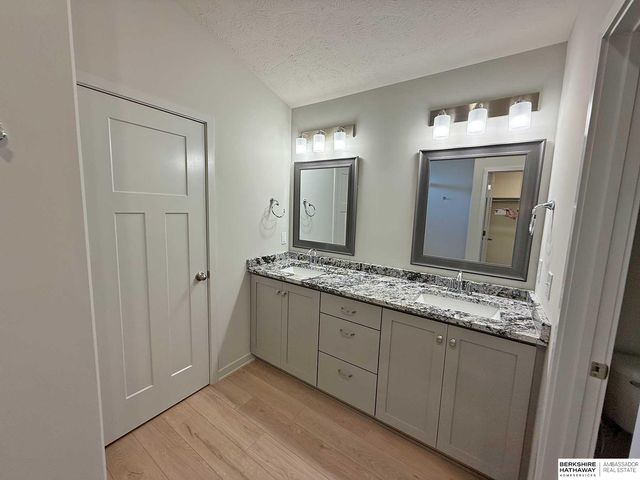 11016 Bearcreek Drive, Papillion, NE 68046