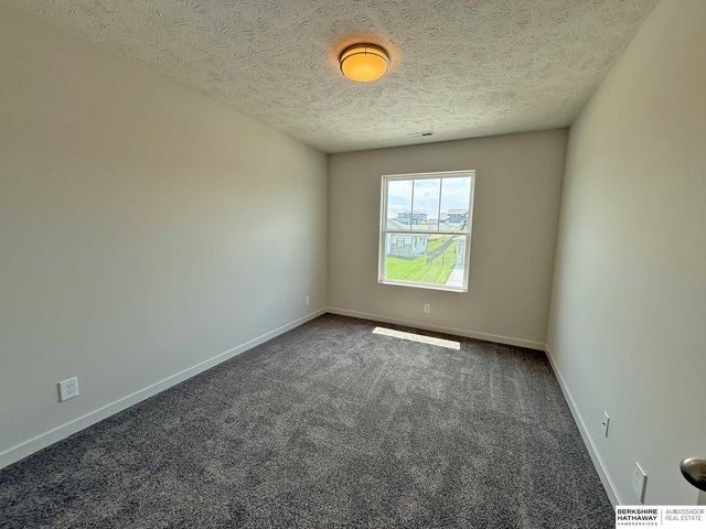 11016 Bearcreek Drive, Papillion, NE 68046