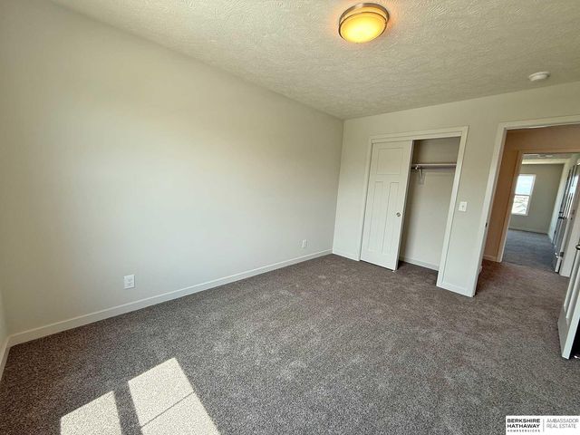 11016 Bearcreek Drive, Papillion, NE 68046