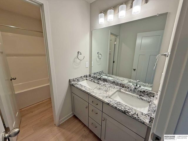 11016 Bearcreek Drive, Papillion, NE 68046