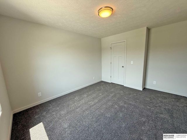 11016 Bearcreek Drive, Papillion, NE 68046