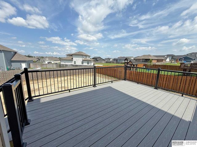 11016 Bearcreek Drive, Papillion, NE 68046
