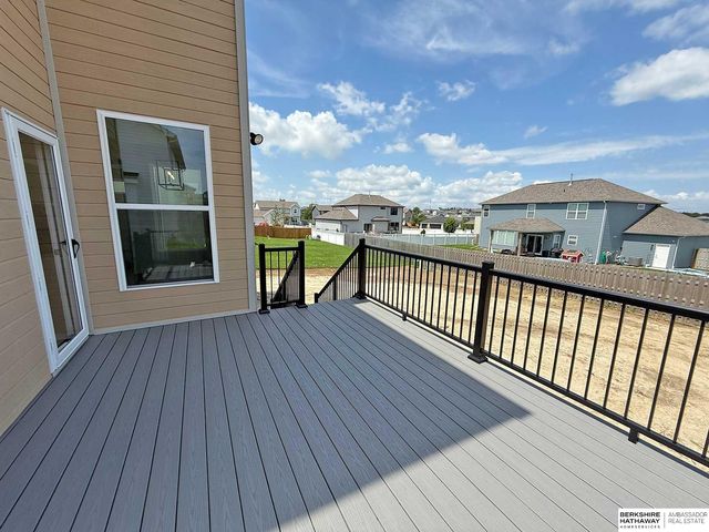 11016 Bearcreek Drive, Papillion, NE 68046