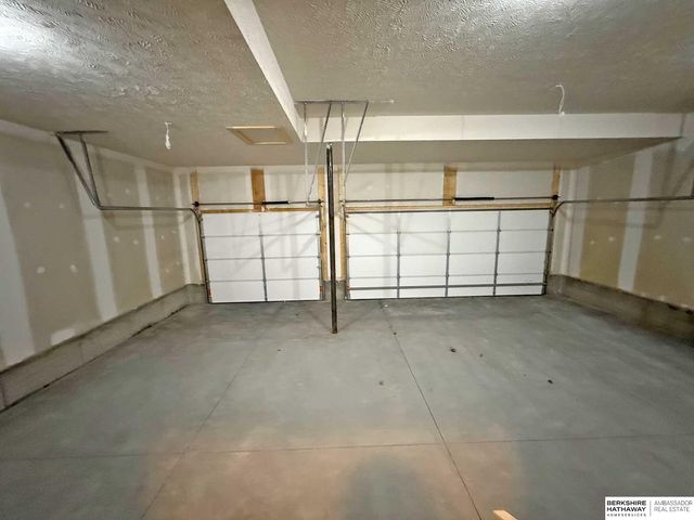 11016 Bearcreek Drive, Papillion, NE 68046