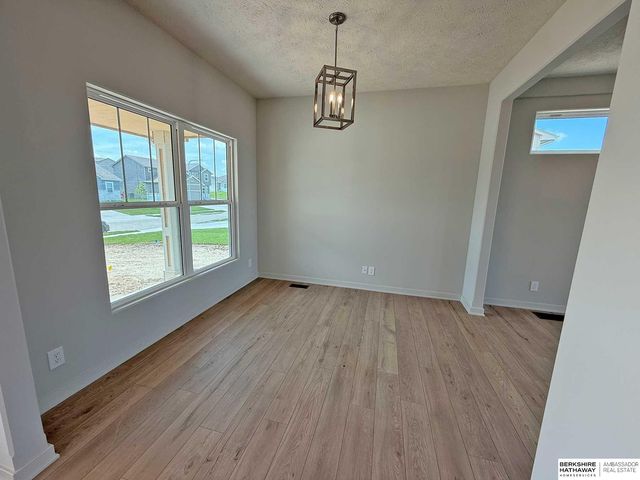 11016 Bearcreek Drive, Papillion, NE 68046