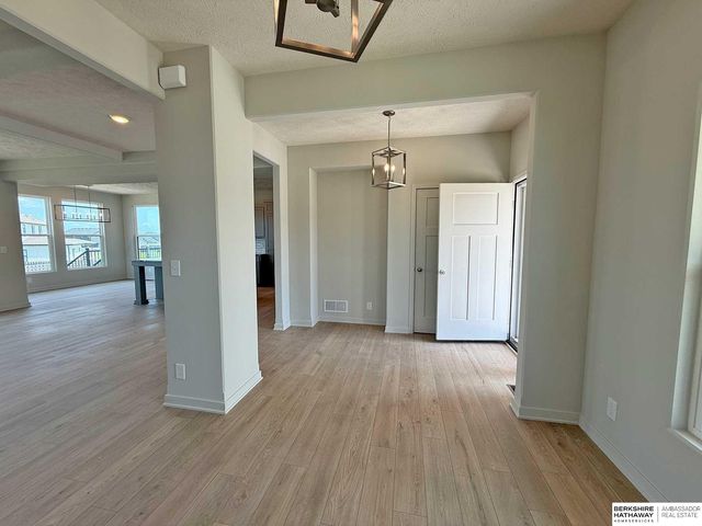 11016 Bearcreek Drive, Papillion, NE 68046