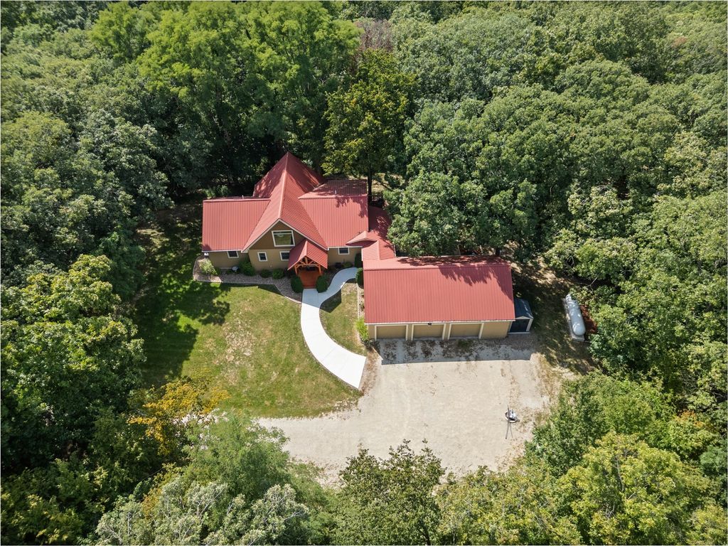 2201 Bevington Park Road, St Charles, IA 50240