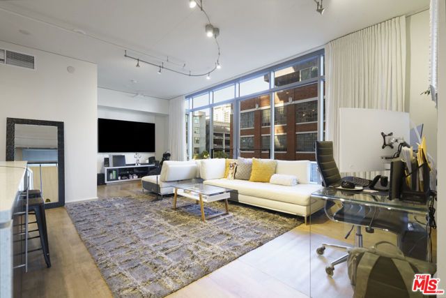 1100 S Hope Street 515, Los Angeles, CA 90015