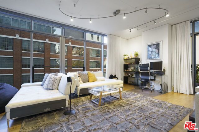 1100 S Hope Street 515, Los Angeles, CA 90015