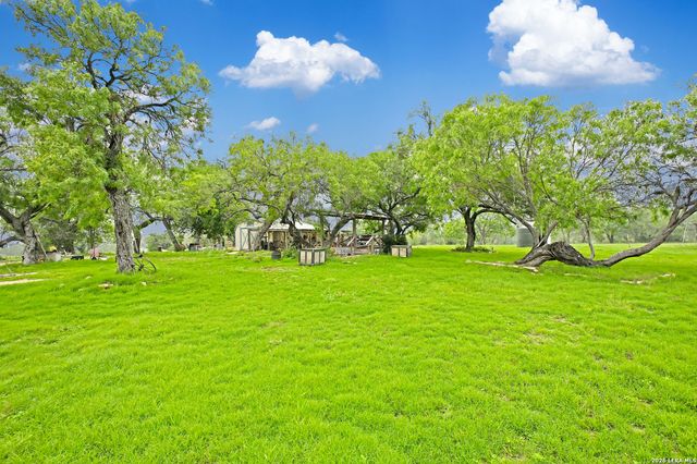 1335 N GABLE RD, St Hedwig, TX 78152