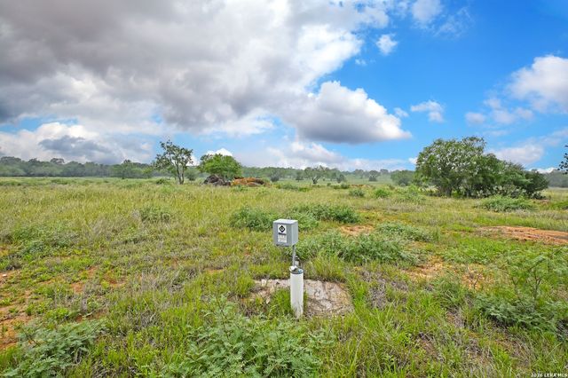 1335 N GABLE RD, St Hedwig, TX 78152