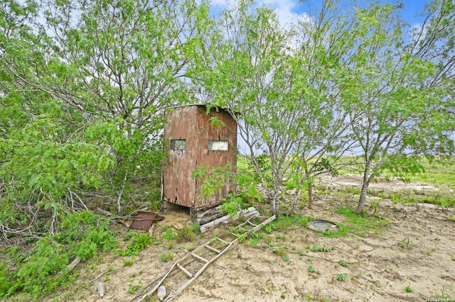1335 N GABLE RD, St Hedwig, TX 78152