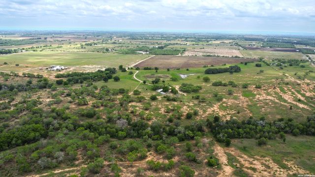 1335 N GABLE RD, St Hedwig, TX 78152