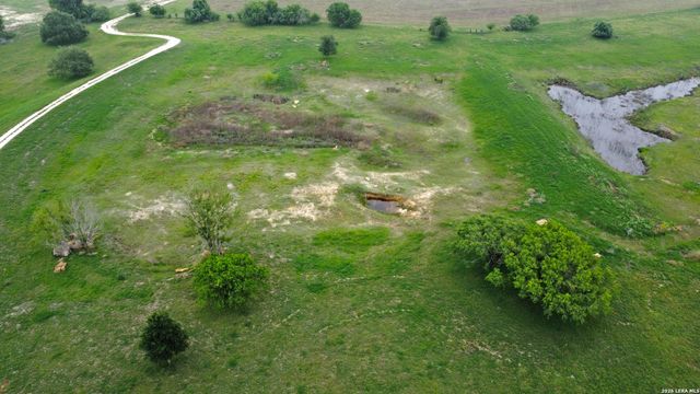 1335 N GABLE RD, St Hedwig, TX 78152