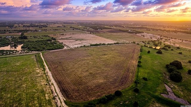 1335 N GABLE RD, St Hedwig, TX 78152