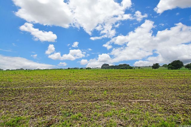 1335 N GABLE RD, St Hedwig, TX 78152