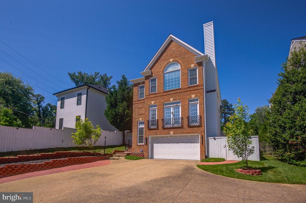1628 GREAT FALLS ST, Mclean, VA 22101