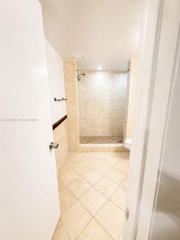 4850 SW 63rd Ter 224, Davie, FL 33314