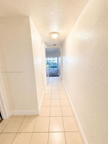 4850 SW 63rd Ter 224, Davie, FL 33314