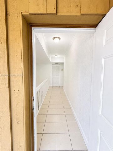 4850 SW 63rd Ter 224, Davie, FL 33314