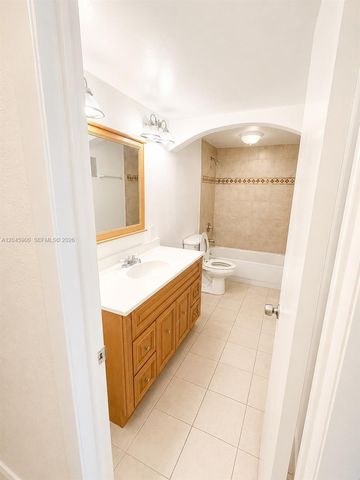 4850 SW 63rd Ter 224, Davie, FL 33314