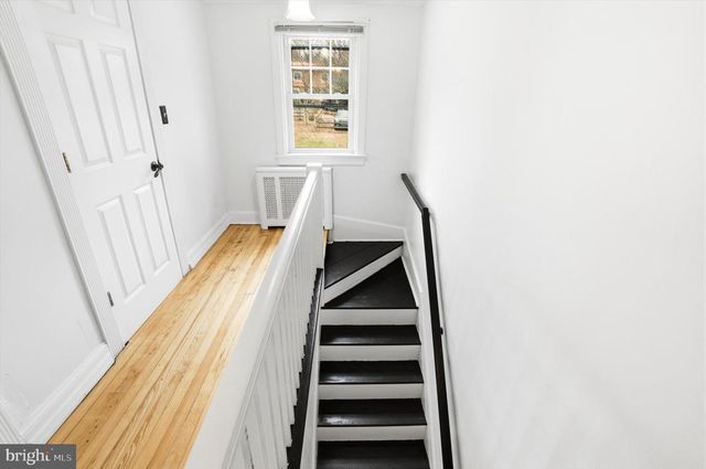 30 UPPER FERRY RD, Ewing, NJ 08628