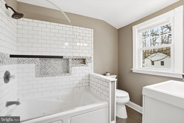 30 UPPER FERRY RD, Ewing, NJ 08628