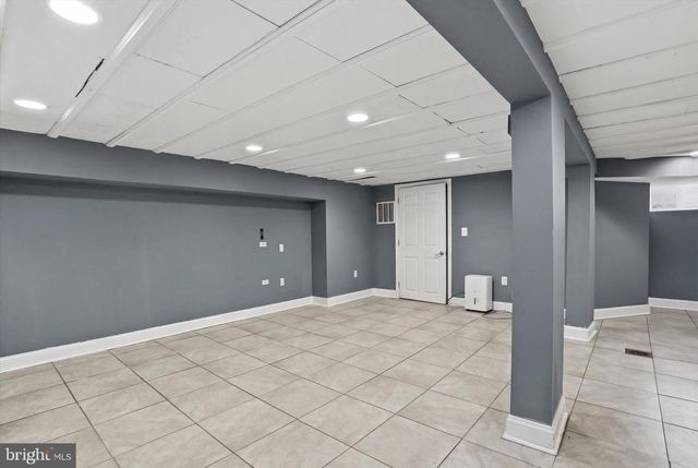 30 UPPER FERRY RD, Ewing, NJ 08628